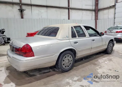 2008 Mercury Grand Marquis Gs z USA, uszkodzony, nr VIN 2MEFM74V98X603084
